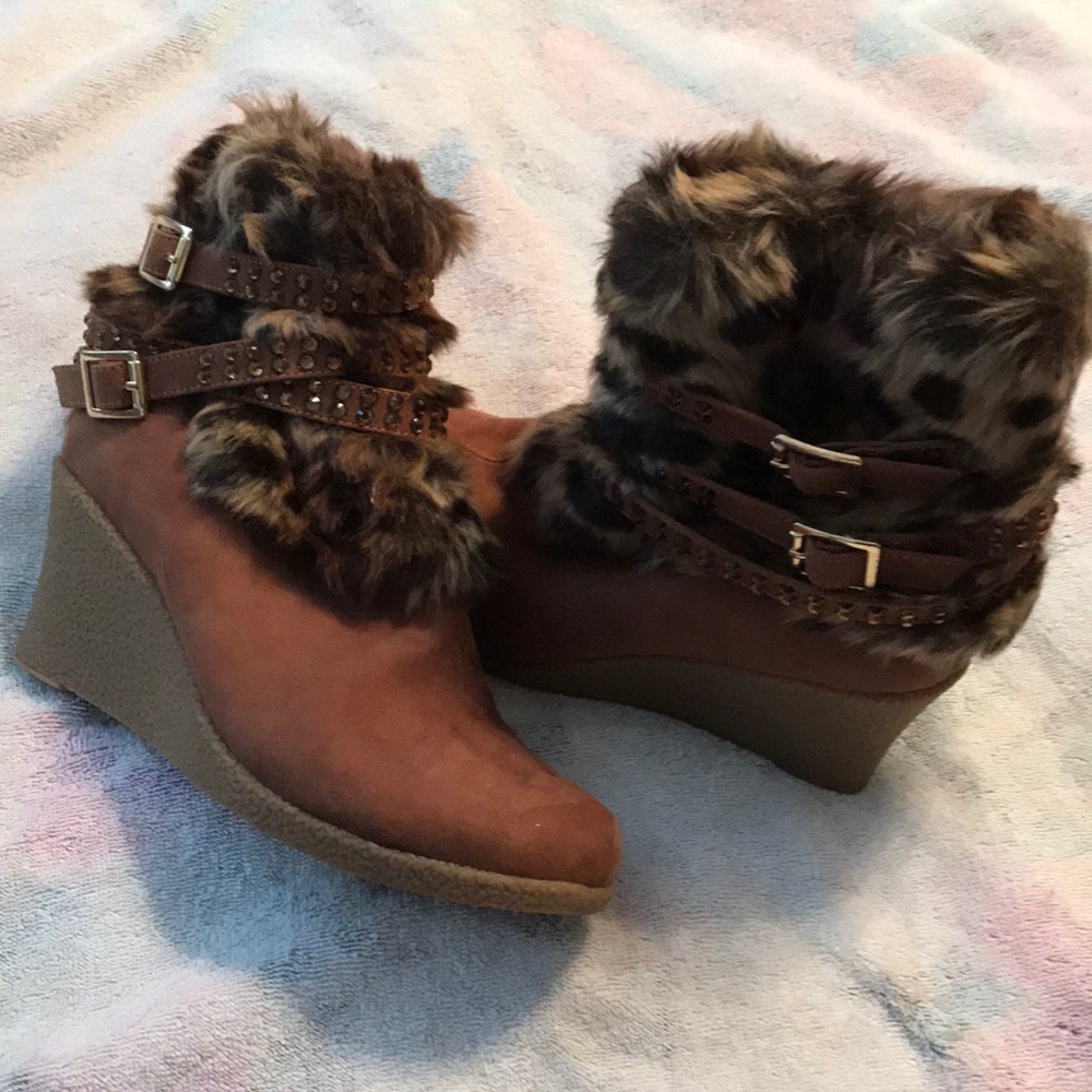 Host Pick Joan Boyd Booties - Picture 4 of 8